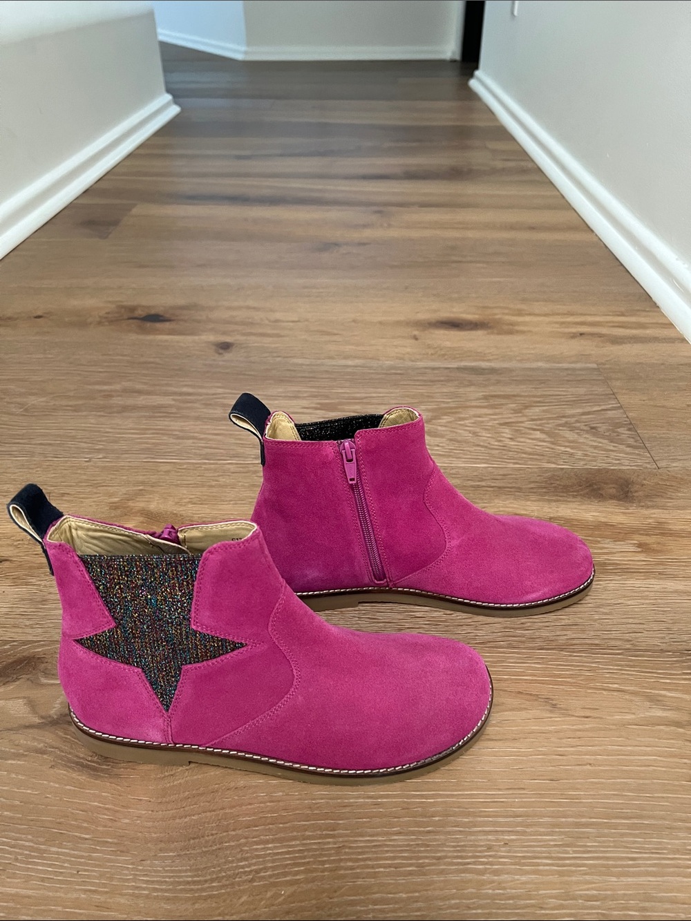 Mini Boden Fuchsia Suede Star Ankle Boots